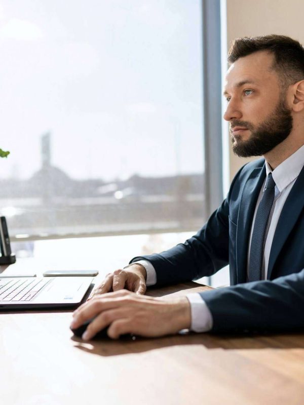 insurance-services-manager-for-businessmen-and-entrepreneurs.jpg